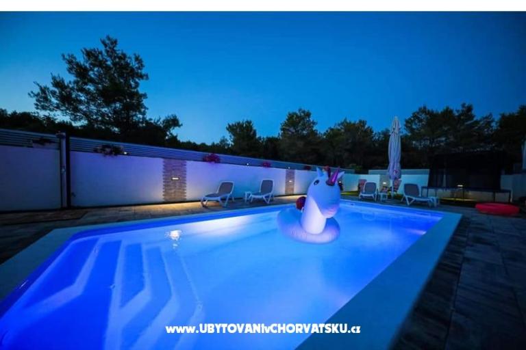 Apartman ANAI with private  pool – foto 9