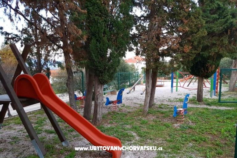 Obiteljski apartman Okrug Donji – foto 11