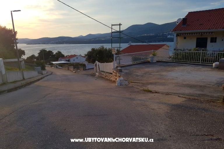 Obiteljski apartman Okrug Donji – foto 13