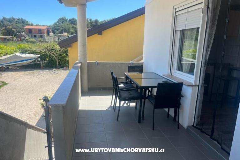 Apartmani Kreć Lozice otok Vir – foto 19