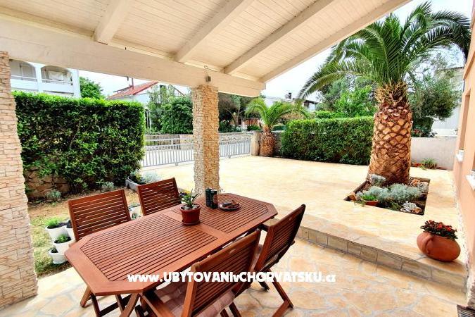 Happy Pineapple Apartmani Vir – foto 2