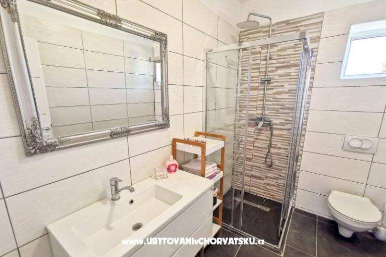 Kuća za odmor  Diana +pool+jacuzzi – foto 9