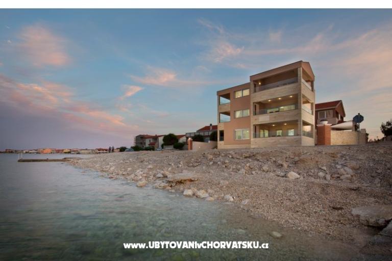 Villa Vista Royal – foto 2