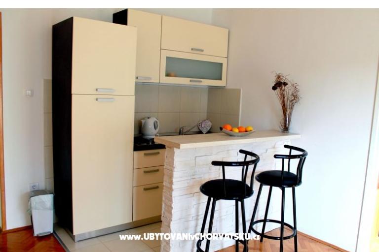 Apartmani Juricev 100m to the beach – foto 12
