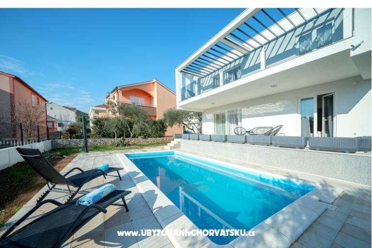 Beach Villa sa bazenom Tribunj – foto 2