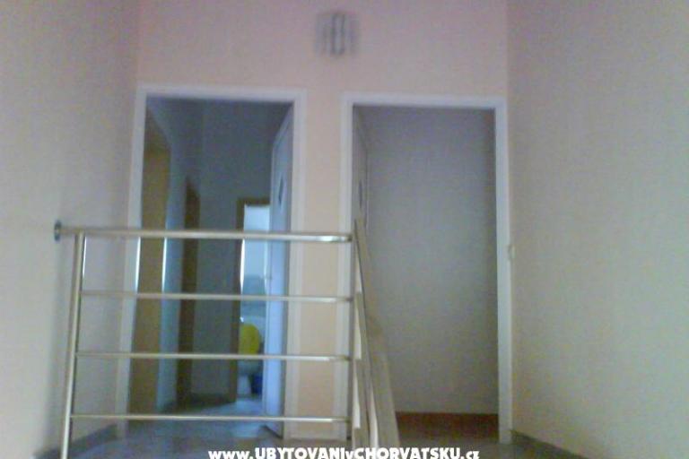 Apartmani with swimming pool-Crno – foto 3