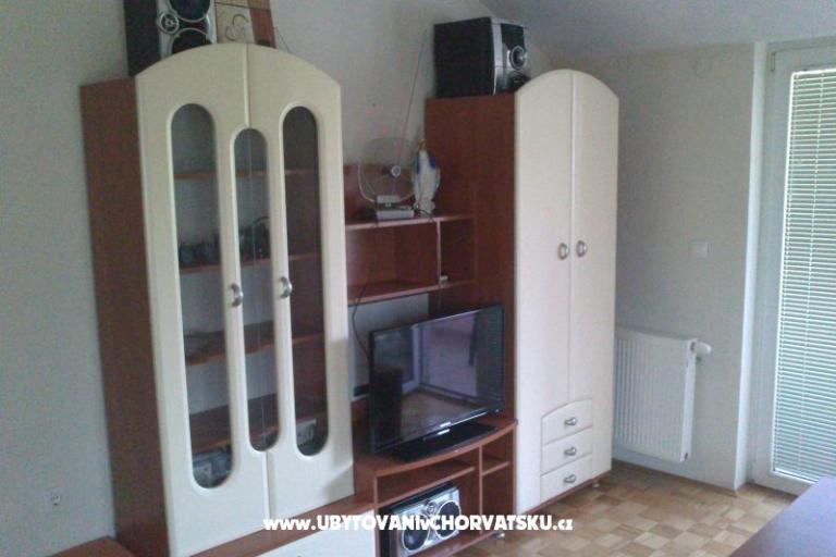 Apartmani with swimming pool-Crno – foto 4