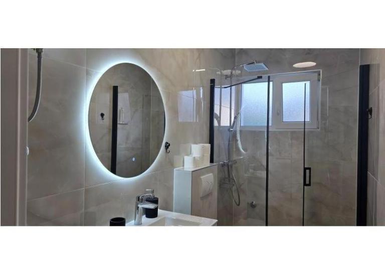 Apartman Luxe Holiday Home – foto 18